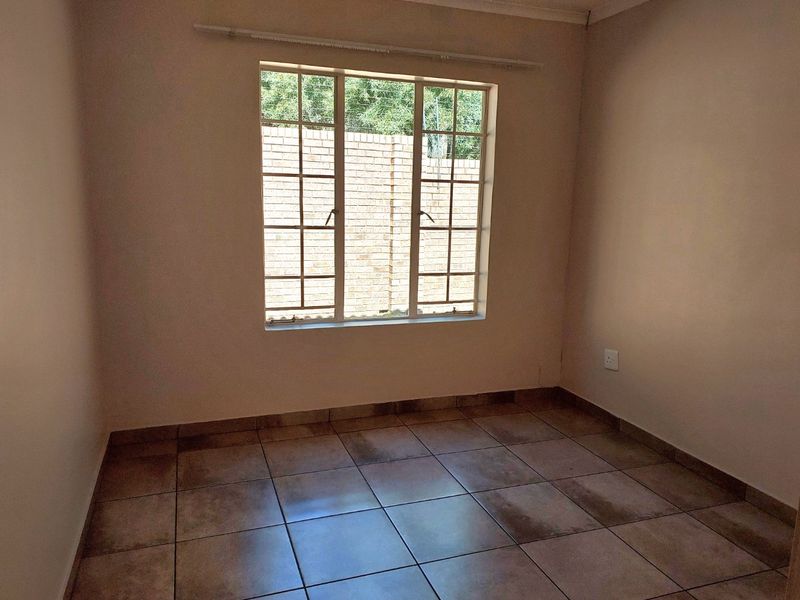  Townhouse for Sale – Ngwenya River Estate, Brits - Photo 8