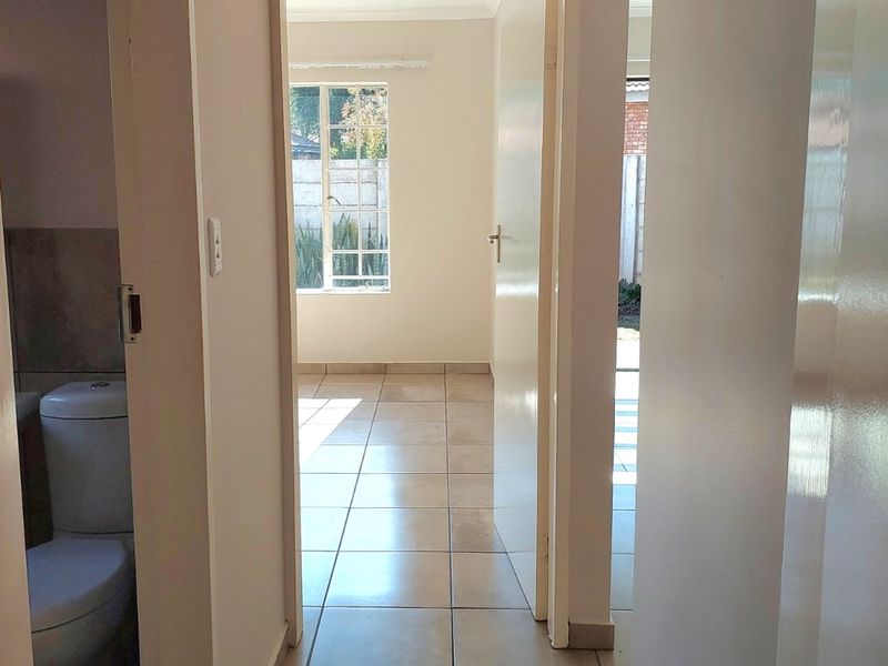  Townhouse for Sale – Ngwenya River Estate, Brits - Photo 6