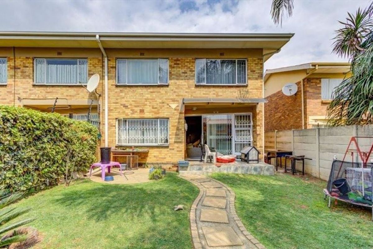 Neat and Practical Home with Comfortable Features - Photo 3