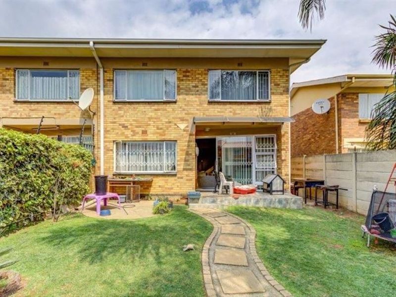 Neat and Practical Home with Comfortable Features - Photo 3