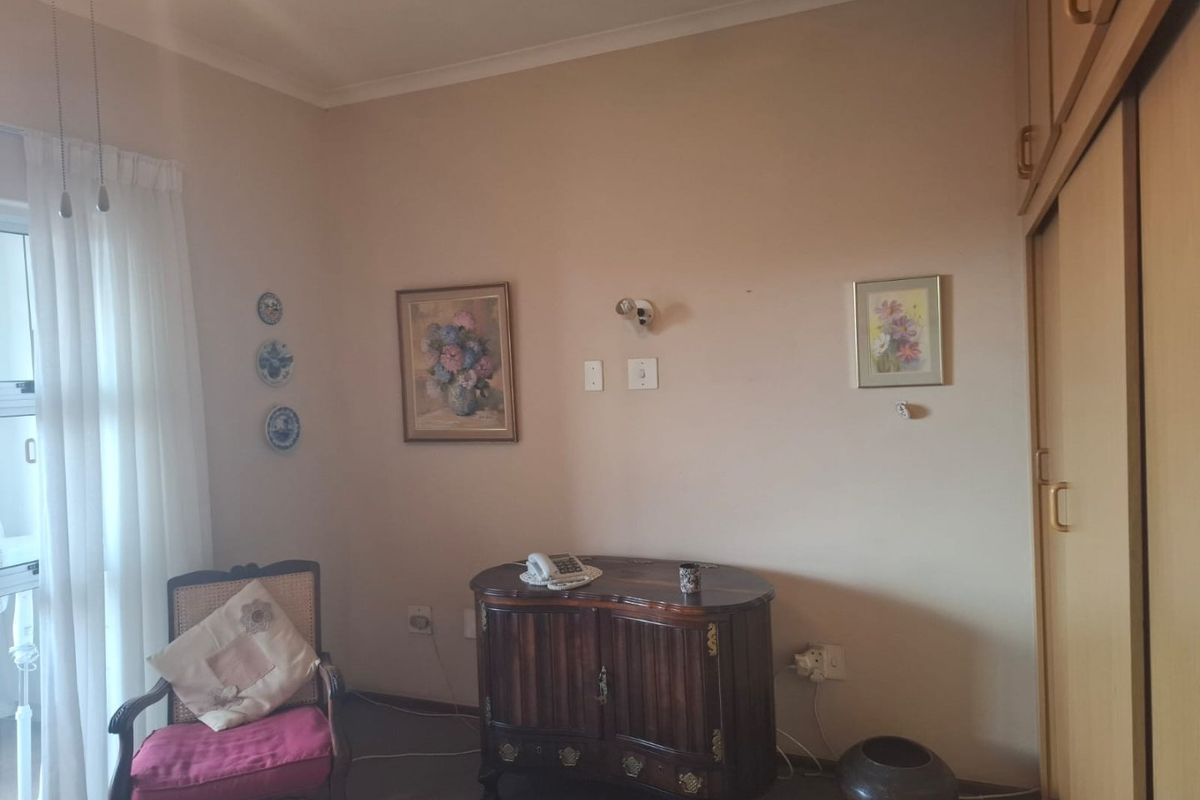 Secure 1 bedroom unit in luxury secure retirement village.  - Photo 5