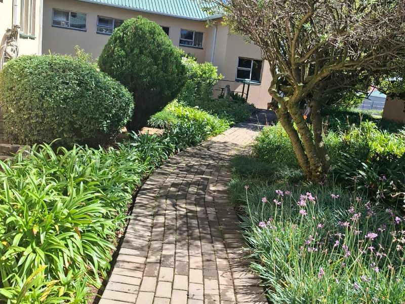 Secure 1 bedroom unit in luxury secure retirement village.  - Photo 2