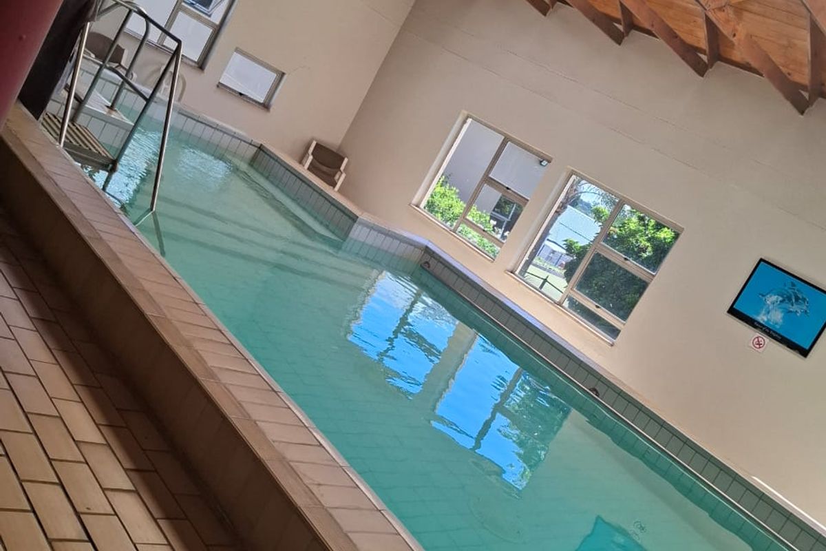 Secure 1 bedroom unit in luxury secure retirement village.  - Photo 3