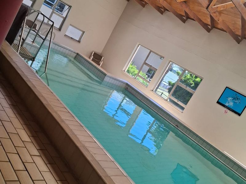 Secure 1 bedroom unit in luxury secure retirement village.  - Photo 3