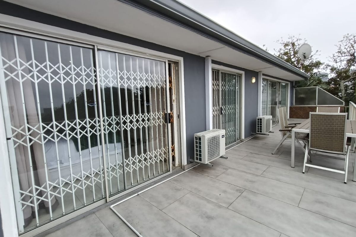 To let in Umhlanga, furnished 3 bedroom townhouse with breaker views. - Photo 2