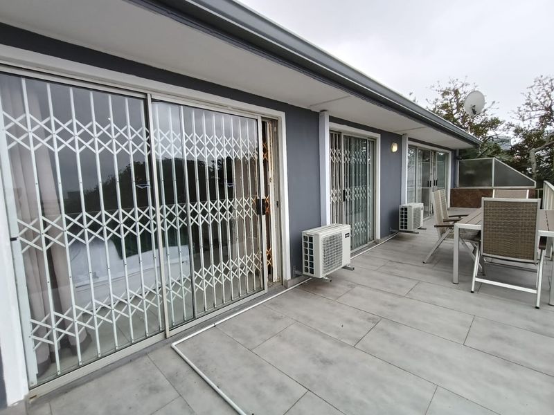 To let in Umhlanga, furnished 3 bedroom townhouse with breaker views. - Photo 2