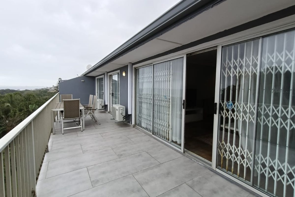 To let in Umhlanga, furnished 3 bedroom townhouse with breaker views. - Photo 3