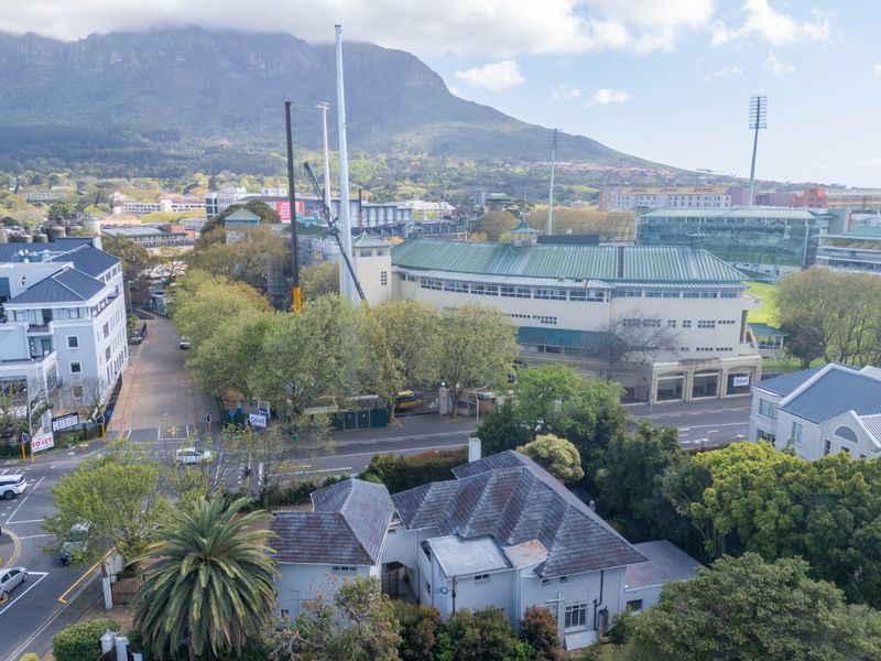 Prime location opposite Newlands Cricket Stadium - Photo 3