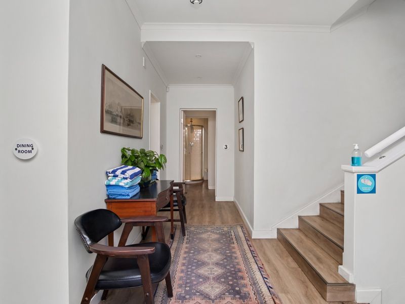 Prime location opposite Newlands Cricket Stadium - Photo 7