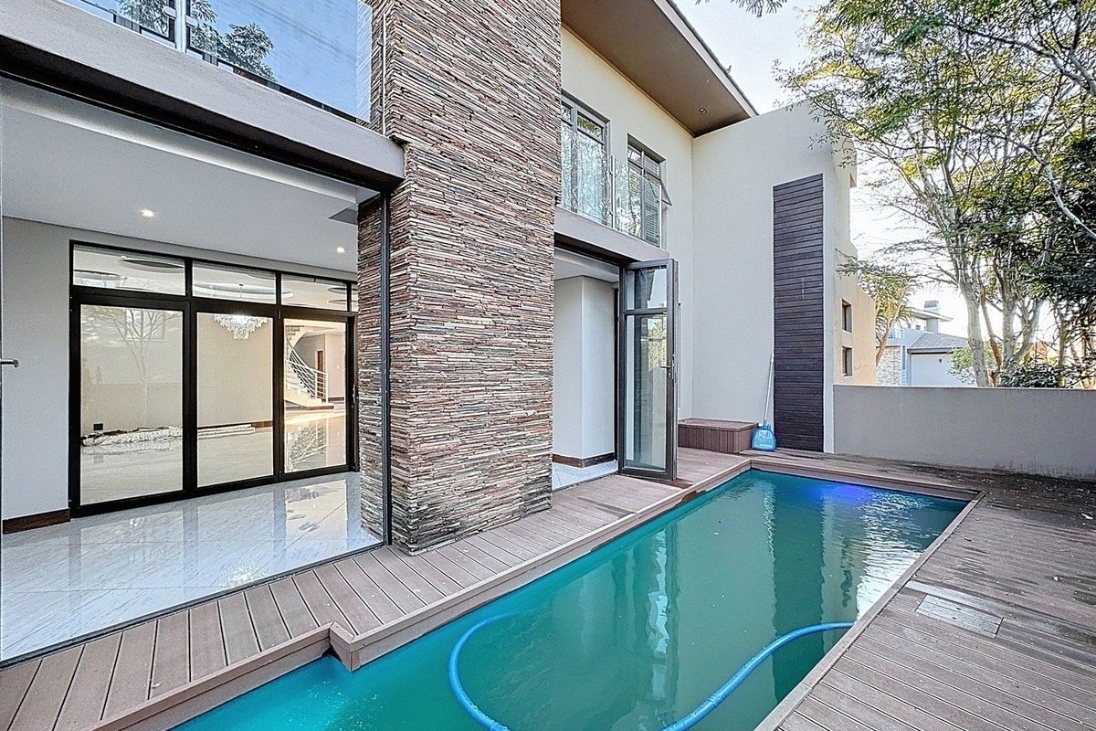 ULTRA-MODERN MASTERPIECE FOR SALE IN LOMBARDY ESTATE - NEWLY RENOVATED WITH BOREHOLE - Photo 3