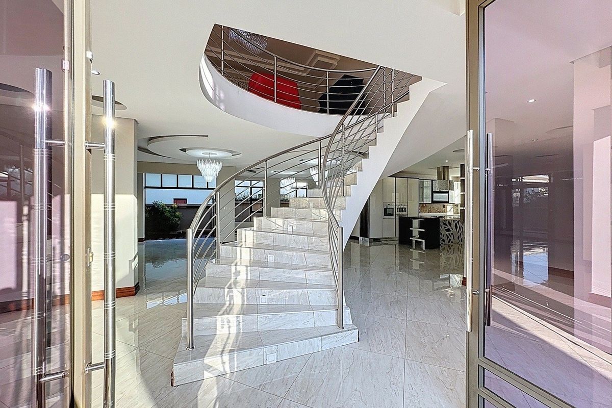 ULTRA-MODERN MASTERPIECE FOR SALE IN LOMBARDY ESTATE - NEWLY RENOVATED WITH BOREHOLE - Photo 4