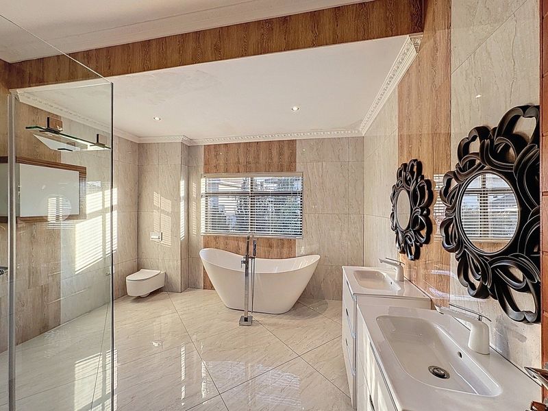 ULTRA-MODERN MASTERPIECE FOR SALE IN LOMBARDY ESTATE - NEWLY RENOVATED WITH BOREHOLE - Photo 9