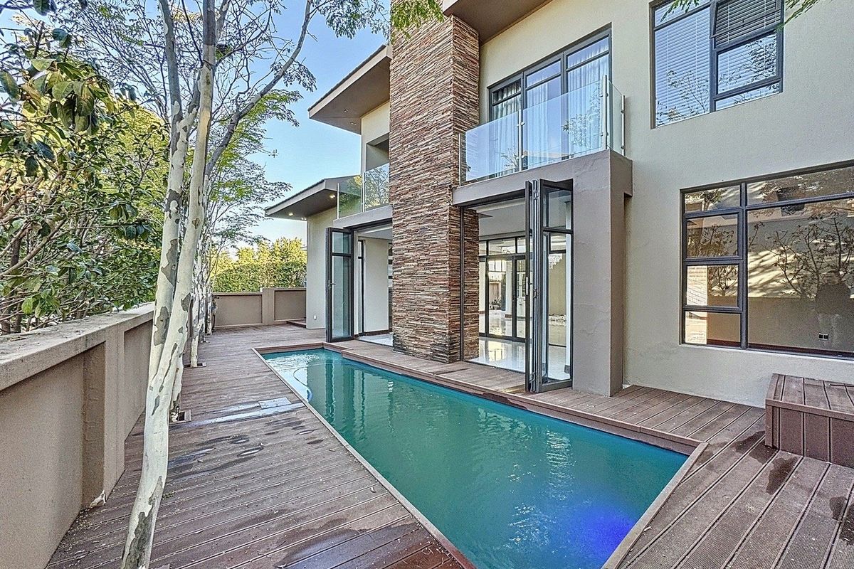 ULTRA-MODERN MASTERPIECE FOR SALE IN LOMBARDY ESTATE - NEWLY RENOVATED WITH BOREHOLE - Photo 2