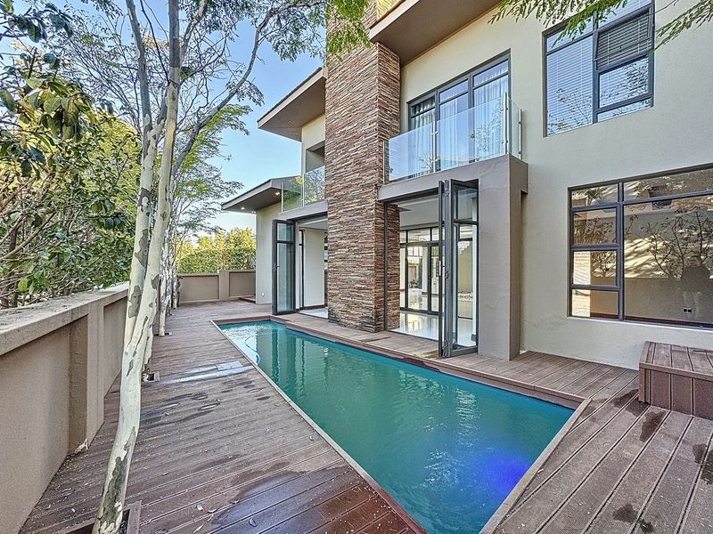 ULTRA-MODERN MASTERPIECE FOR SALE IN LOMBARDY ESTATE - NEWLY RENOVATED WITH BOREHOLE - Photo 2