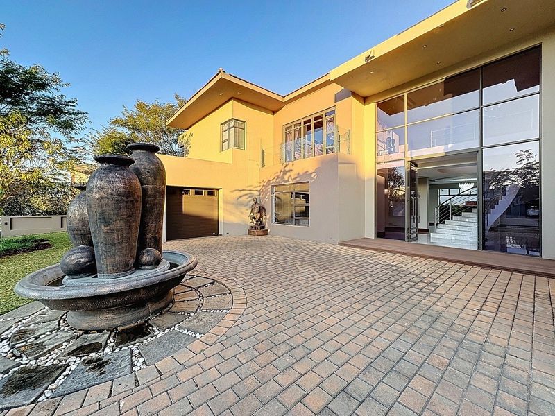ULTRA-MODERN MASTERPIECE FOR SALE IN LOMBARDY ESTATE - NEWLY RENOVATED WITH BOREHOLE - Photo 3