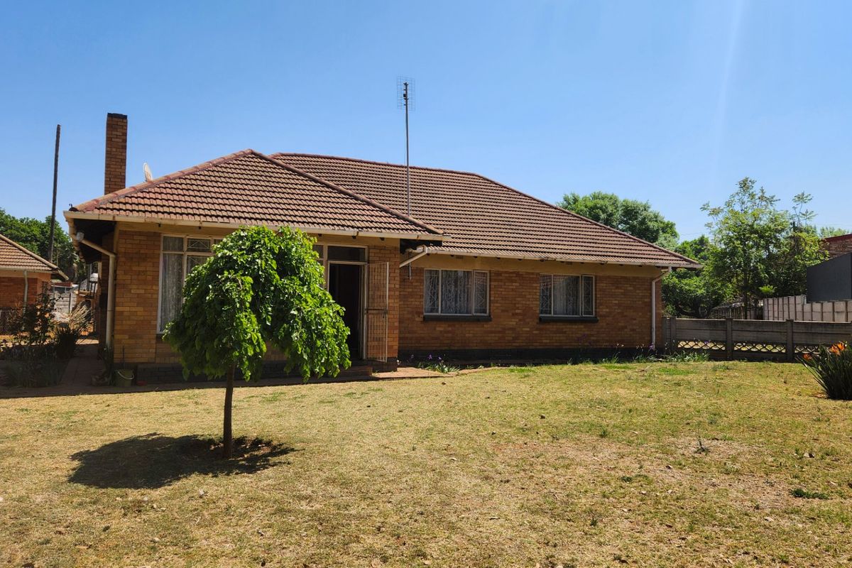 Affordable 3-Bedroom Home with Single Garage, Perfect for First-Time Buyers or Small Families - Photo 2