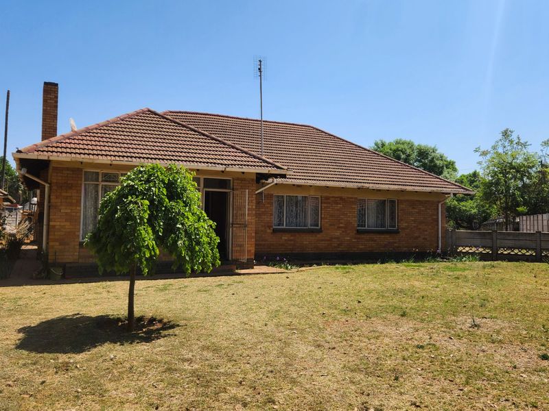 Affordable 3-Bedroom Home with Single Garage, Perfect for First-Time Buyers or Small Families - Photo 2