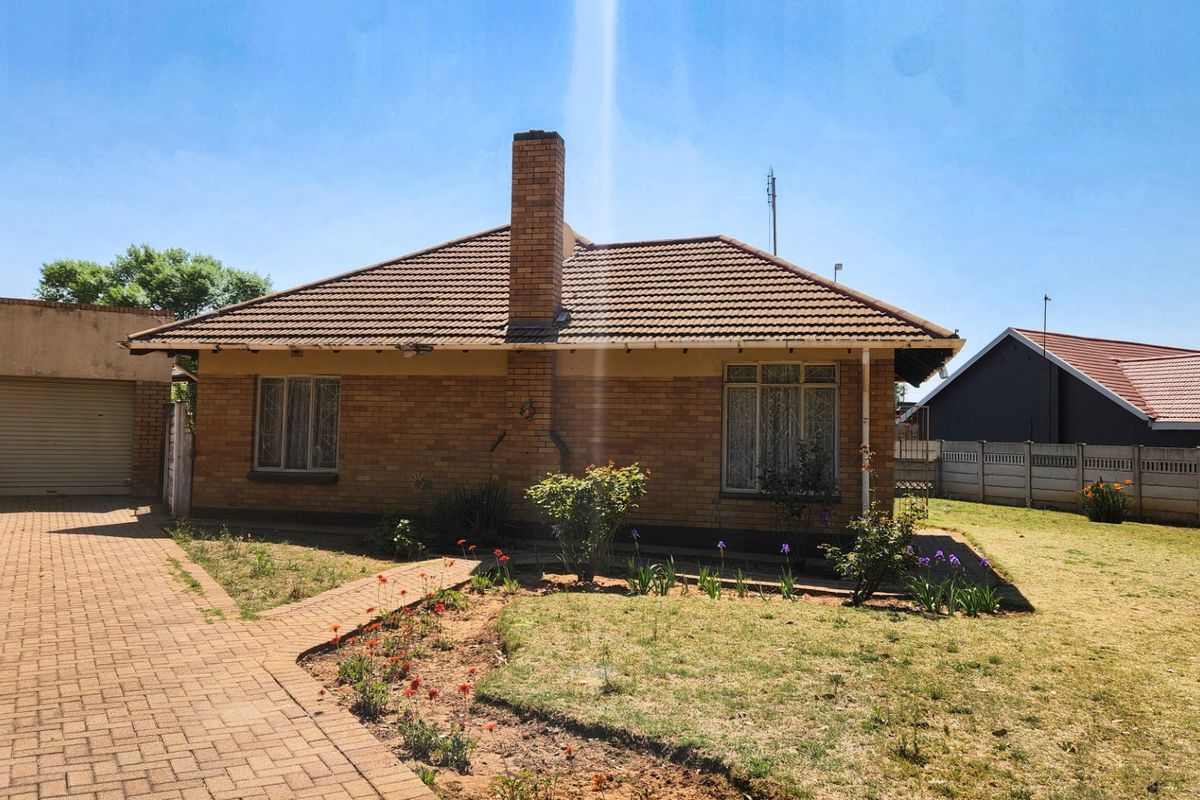 Affordable 3-Bedroom Home with Single Garage, Perfect for First-Time Buyers or Small Families - Photo 3