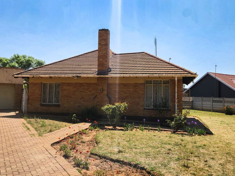 Affordable 3-Bedroom Home with Single Garage, Perfect for First-Time Buyers or Small Families - Photo 3