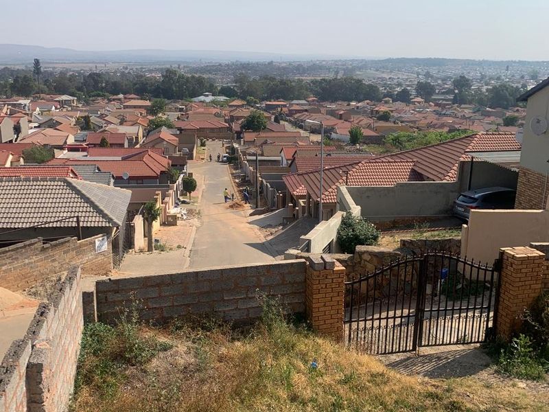 2 Bedroom House for Sale with Great View Perfect for Investors.  - Photo 8