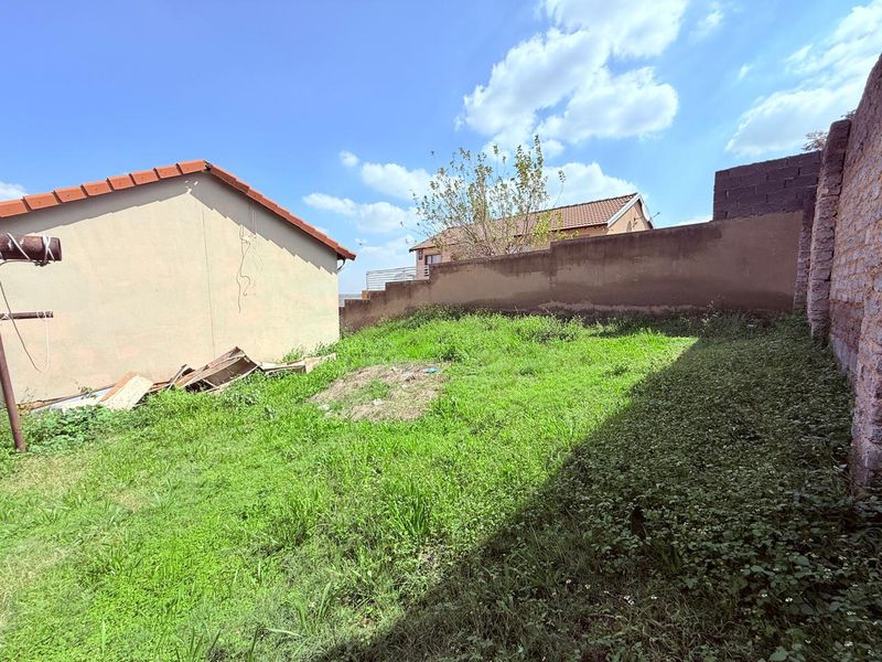 2 Bedroom House for Sale with Great View Perfect for Investors.  - Photo 7