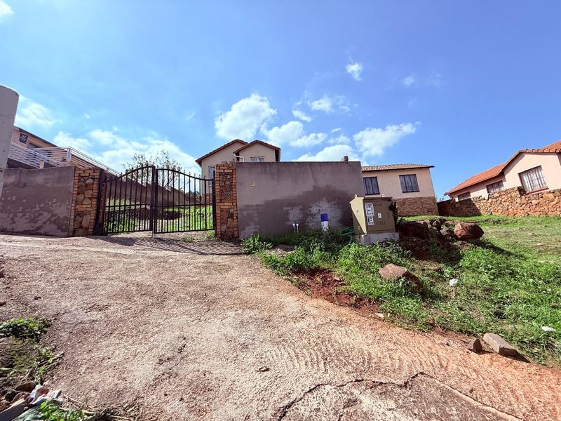 2 Bedroom House for Sale with Great View Perfect for Investors.  - Photo 4
