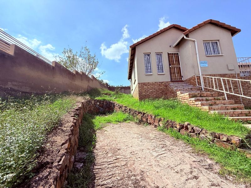 2 Bedroom House for Sale with Great View Perfect for Investors.  - Photo 1