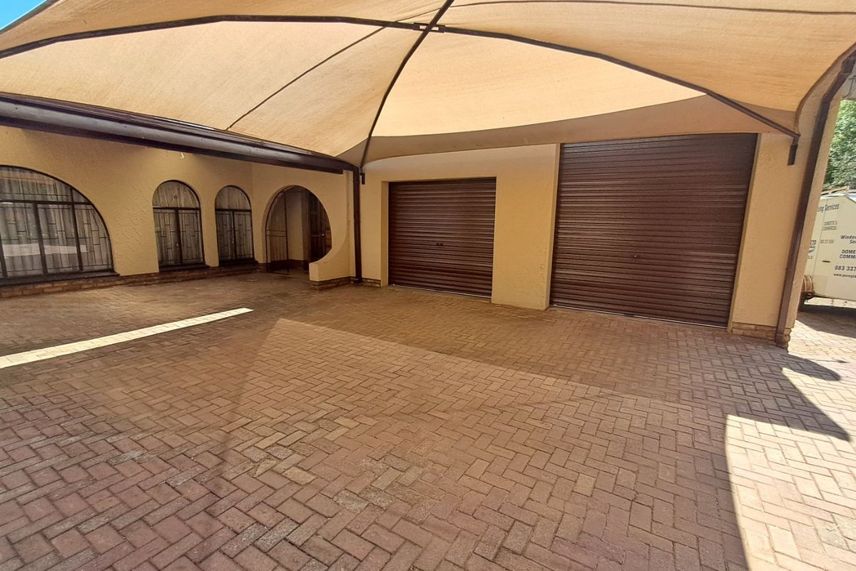 3 Bedroom House in Meiringspark  - Photo 3
