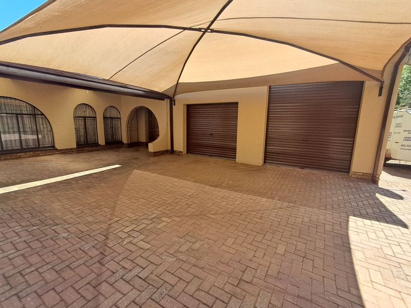 3 Bedroom House in Meiringspark  - Photo 3