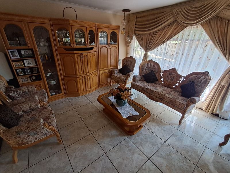 3 Bedroom House in Meiringspark  - Photo 10