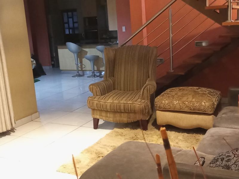 4 Bedroom House for Sale in Blue Hills - Photo 8