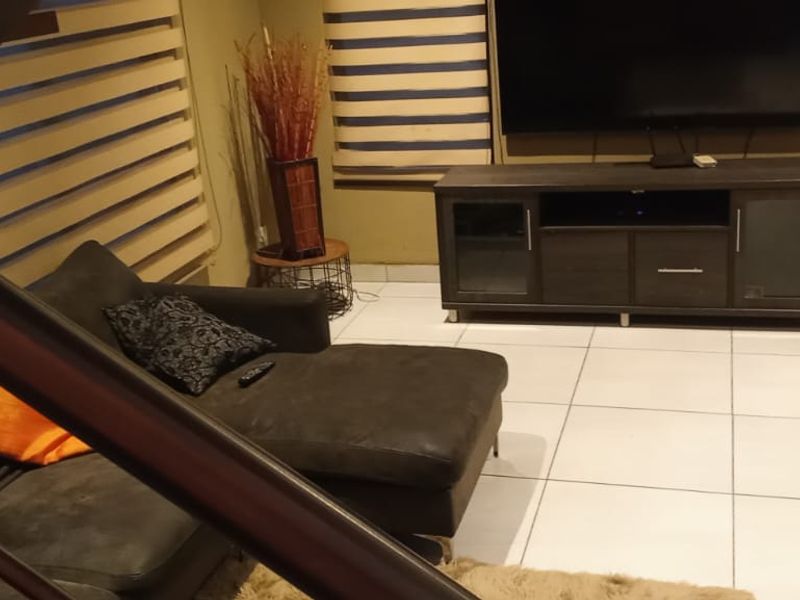 4 Bedroom House for Sale in Blue Hills - Photo 7