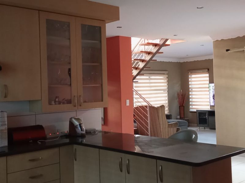 4 Bedroom House for Sale in Blue Hills - Photo 5