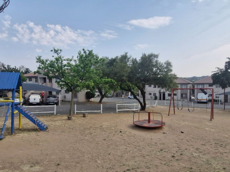 North - Facing Upstairs 2 Bedroom 1 Bathroom Balcony Townhouse  - Photo 3