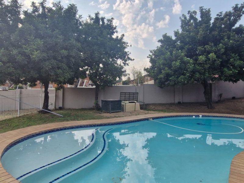 North - Facing Upstairs 2 Bedroom 1 Bathroom Balcony Townhouse  - Photo 2