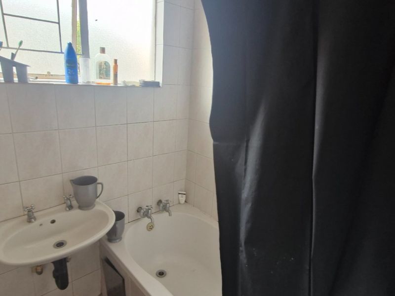 North - Facing Upstairs 2 Bedroom 1 Bathroom Balcony Townhouse  - Photo 10