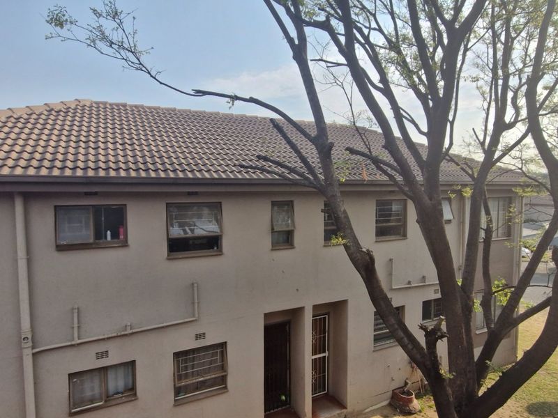 North - Facing Upstairs 2 Bedroom 1 Bathroom Balcony Townhouse  - Photo 7