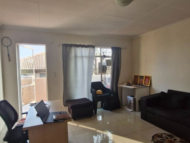 North - Facing Upstairs 2 Bedroom 1 Bathroom Balcony Townhouse  - Photo 6