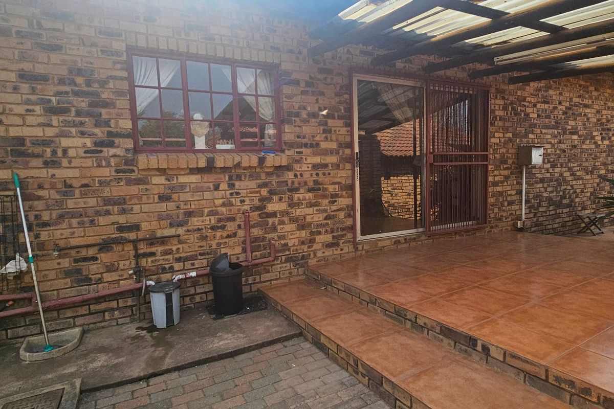 Farm with 4 Homes – Ideal for the Extended Family or as an Investment Opportunity - in Rynoue - Photo 3