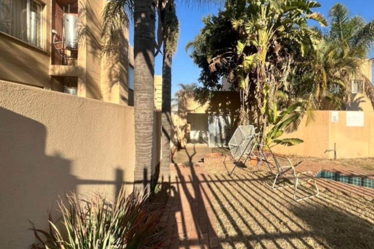 “Best-Priced 2-Bed in President Park | Move-In Ready | Serious Seller     R640 000 - Photo 2