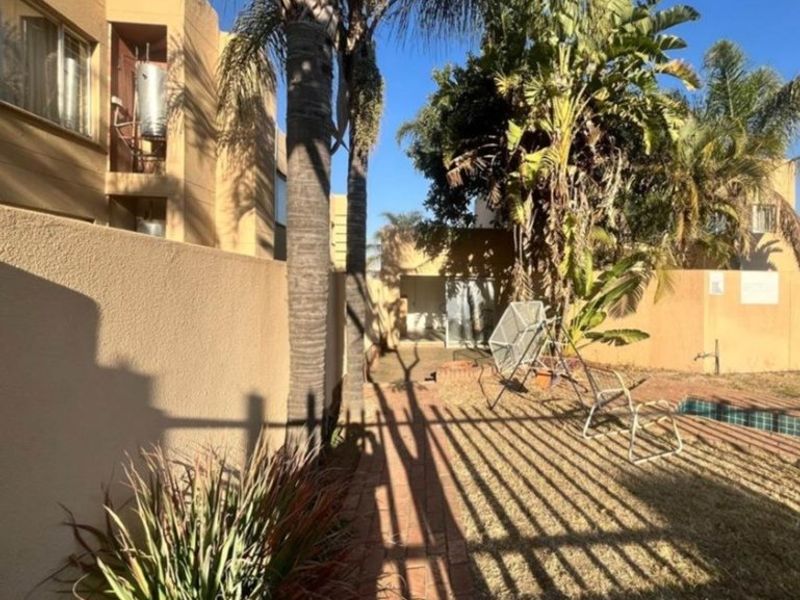 “Best-Priced 2-Bed in President Park | Move-In Ready | Serious Seller     R640 000 - Photo 2