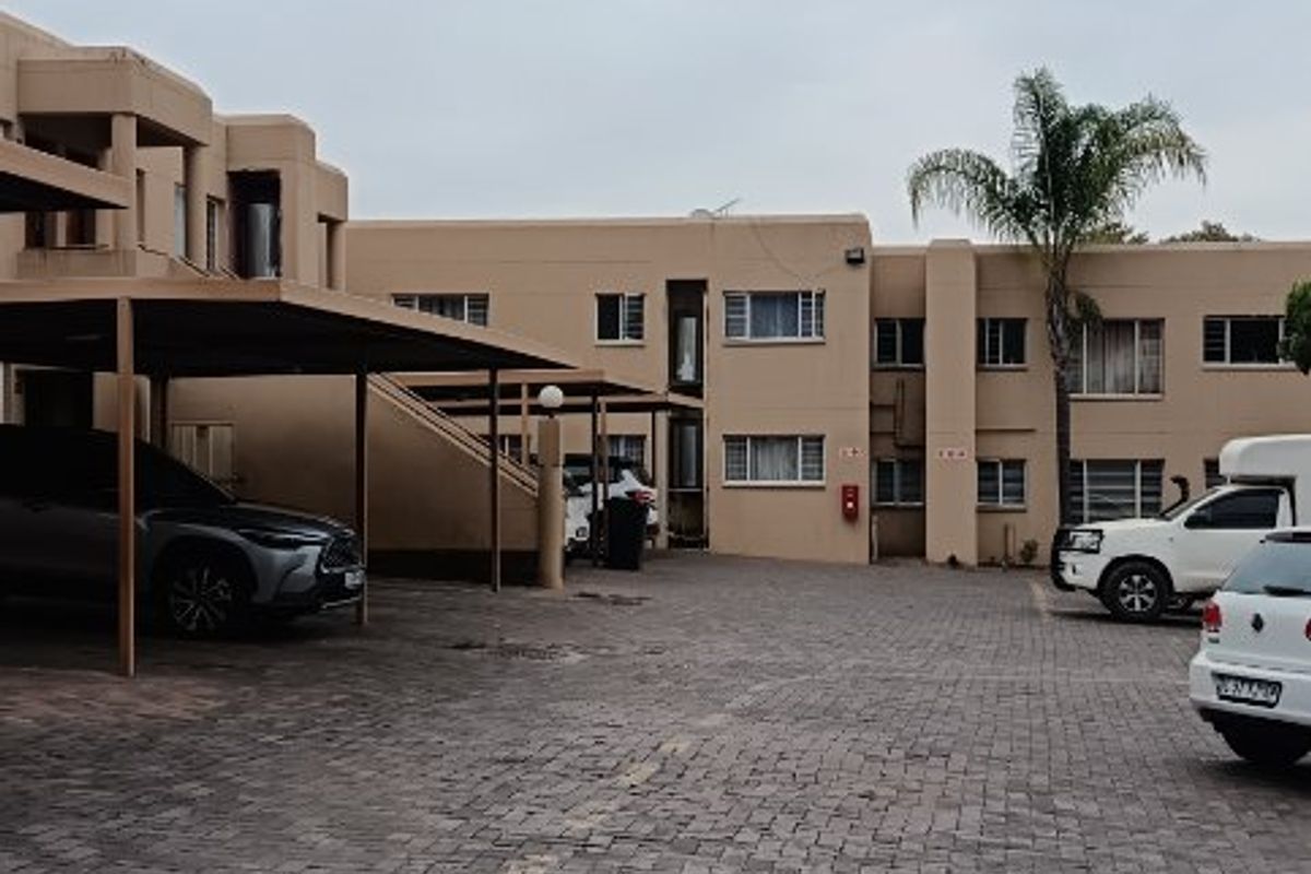 “Best-Priced 2-Bed in President Park | Move-In Ready | Serious Seller     R640 000 - Photo 4