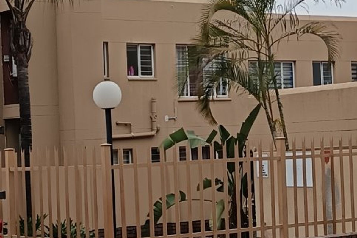 “Best-Priced 2-Bed in President Park | Move-In Ready | Serious Seller     R640 000 - Photo 3