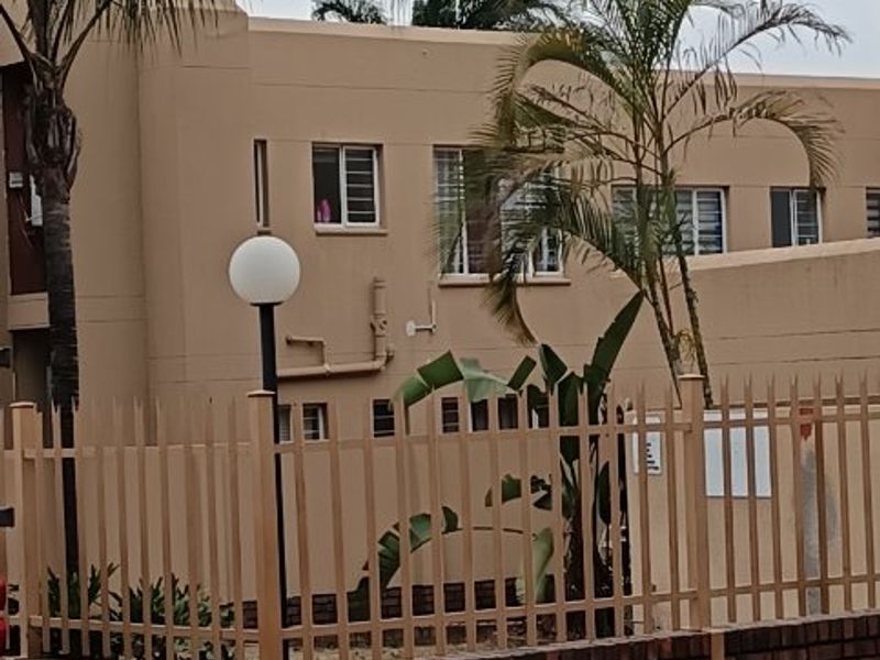 “Best-Priced 2-Bed in President Park | Move-In Ready | Serious Seller     R640 000 - Photo 3