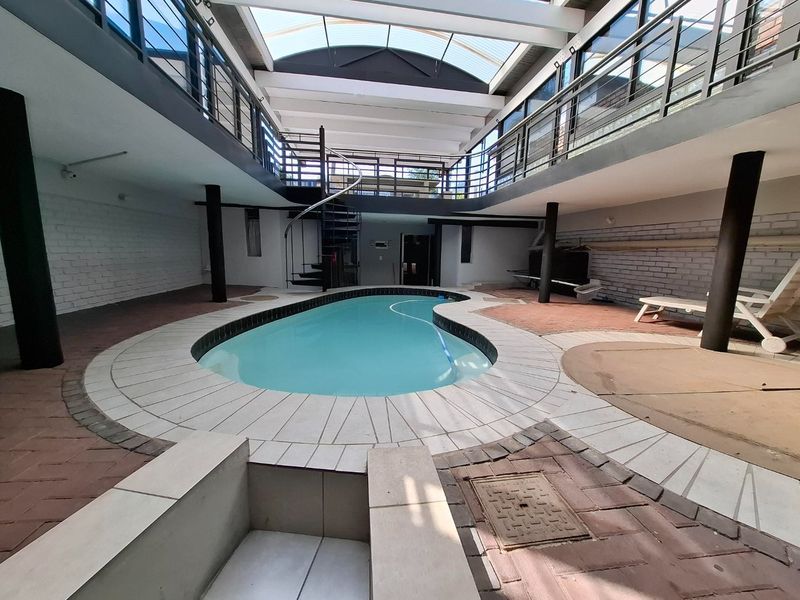 Premium Hatfield Student Space with Pool View - Photo 2