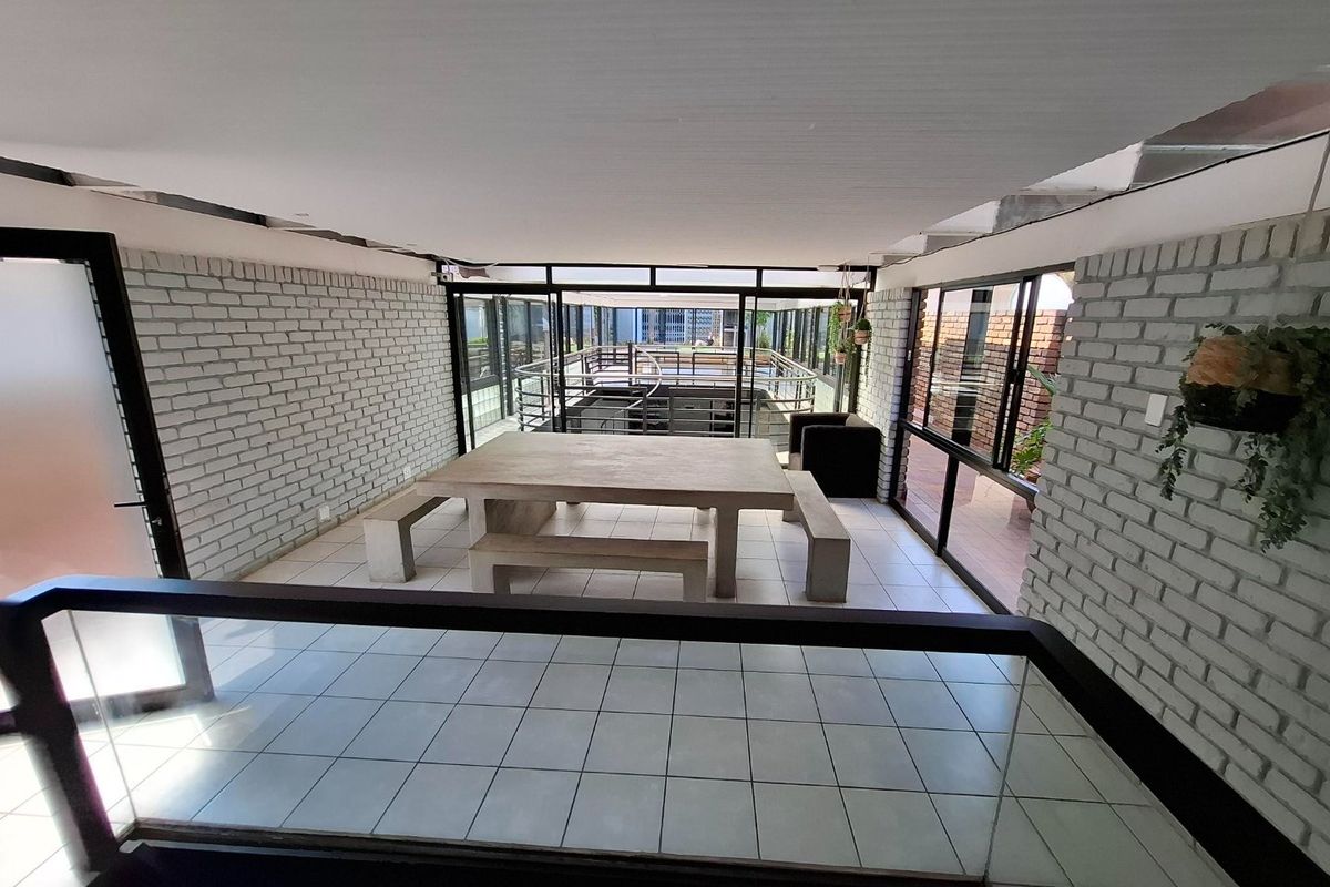 Premium Hatfield Student Space with Pool View - Photo 4