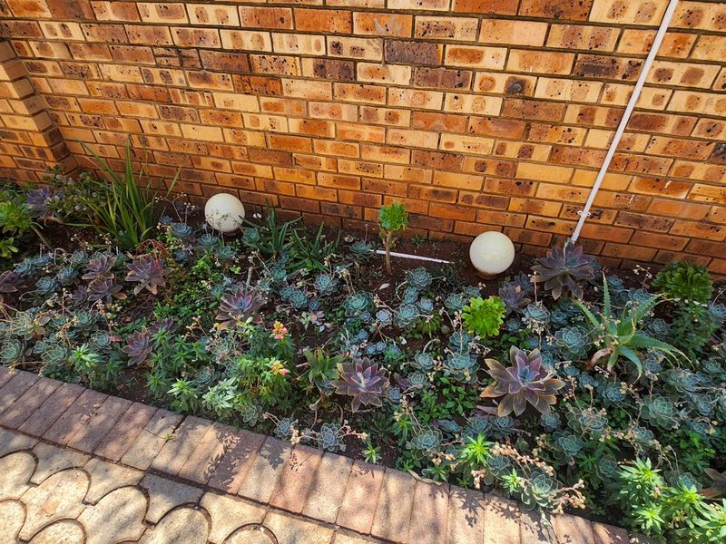 Discover the perfect blend of low-maintenance living and modern comfort in this charming three-bedroom townhouse. - Photo 7