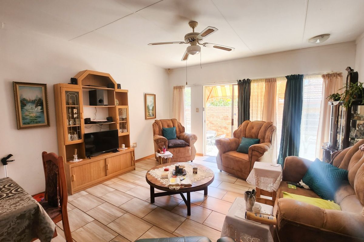 Discover the perfect blend of low-maintenance living and modern comfort in this charming three-bedroom townhouse. - Photo 3