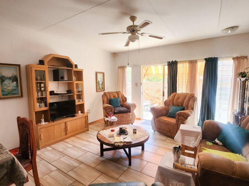 Discover the perfect blend of low-maintenance living and modern comfort in this charming three-bedroom townhouse. - Photo 3