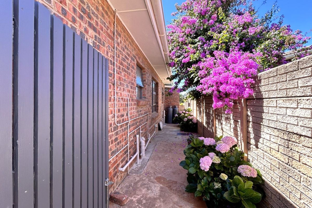 Charming Wavecrest Home with Garden and Views - Photo 5